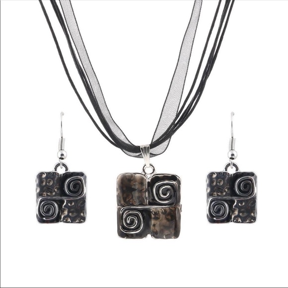 Leather Squares Necklace And Matching Earrings Set - Picture 1 of 1